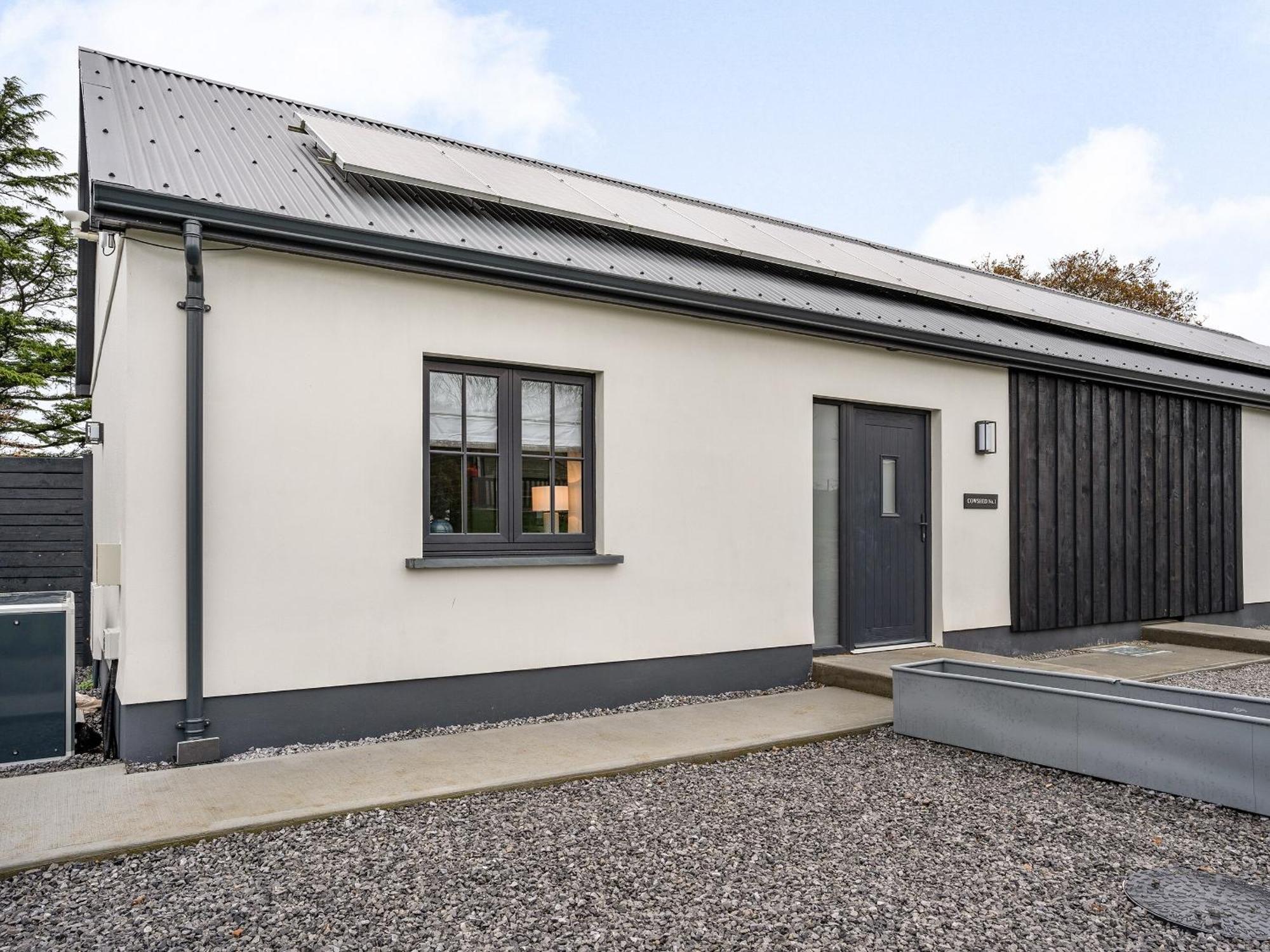 Cowshed 1 - Uk35456 Villa Whitland Bagian luar foto